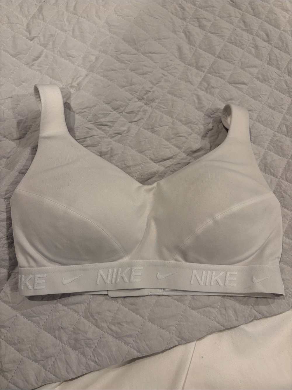Nike White Wireless Logo-Band Sports Bra
